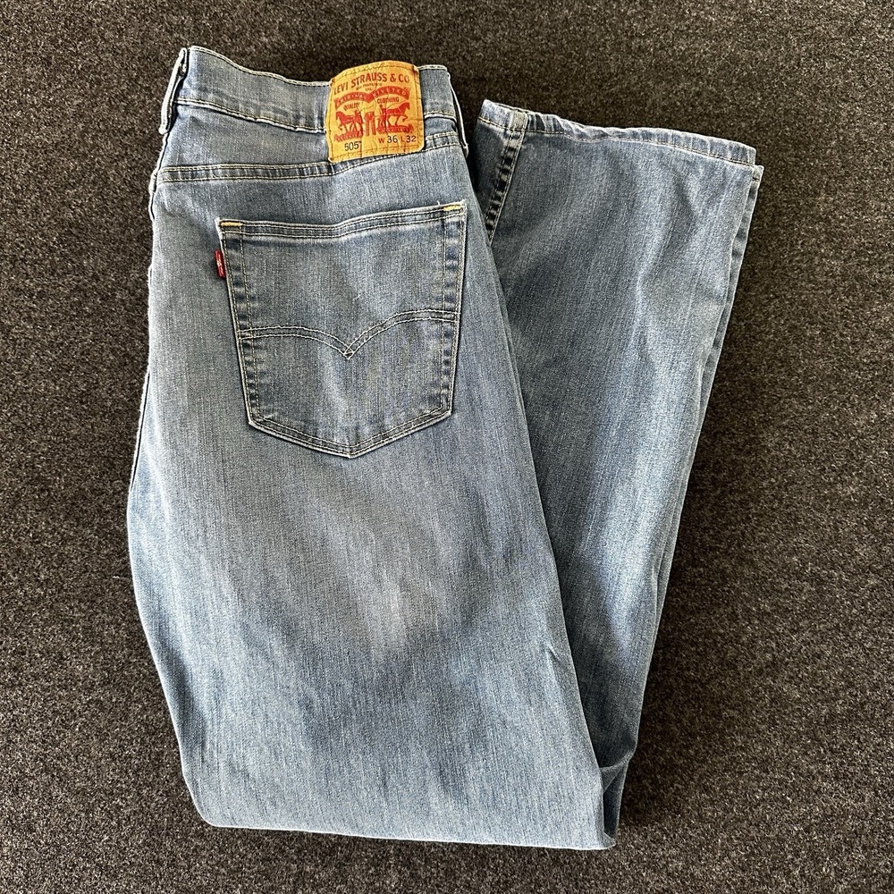 Levis 505 Jeans Mens 34 x 32 (34 x 31) Regular Classic Straight Leg Blue Denim